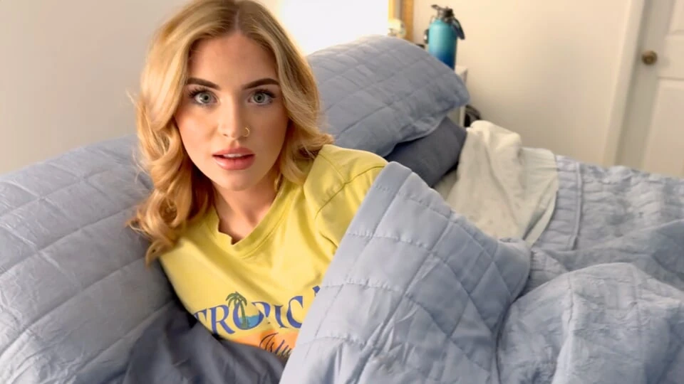 „OMG Step Sis Quit Playing with your Pussy, I Only Wanted to Watch A Movie“